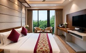 Hotel Ip Royal By Qotel